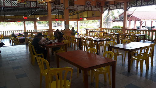 Restoran Ikan Bakar Terapung Fort Supai Restoran Ikan Bakar Terapung Fort Supai