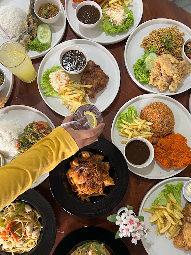 Hungrezy Cafe & Restaurant