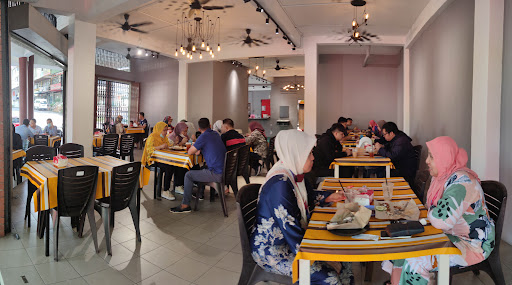 Alang Tunggal Nasi Lemak Ayam Goreng Berempah